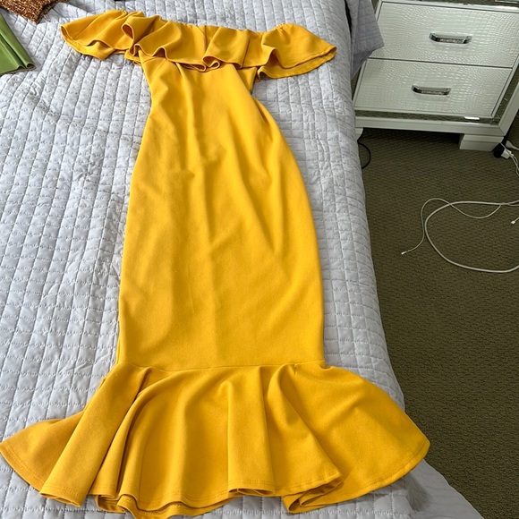 Fashion nova yellow ruffle midi dress - Picture 2 of 3